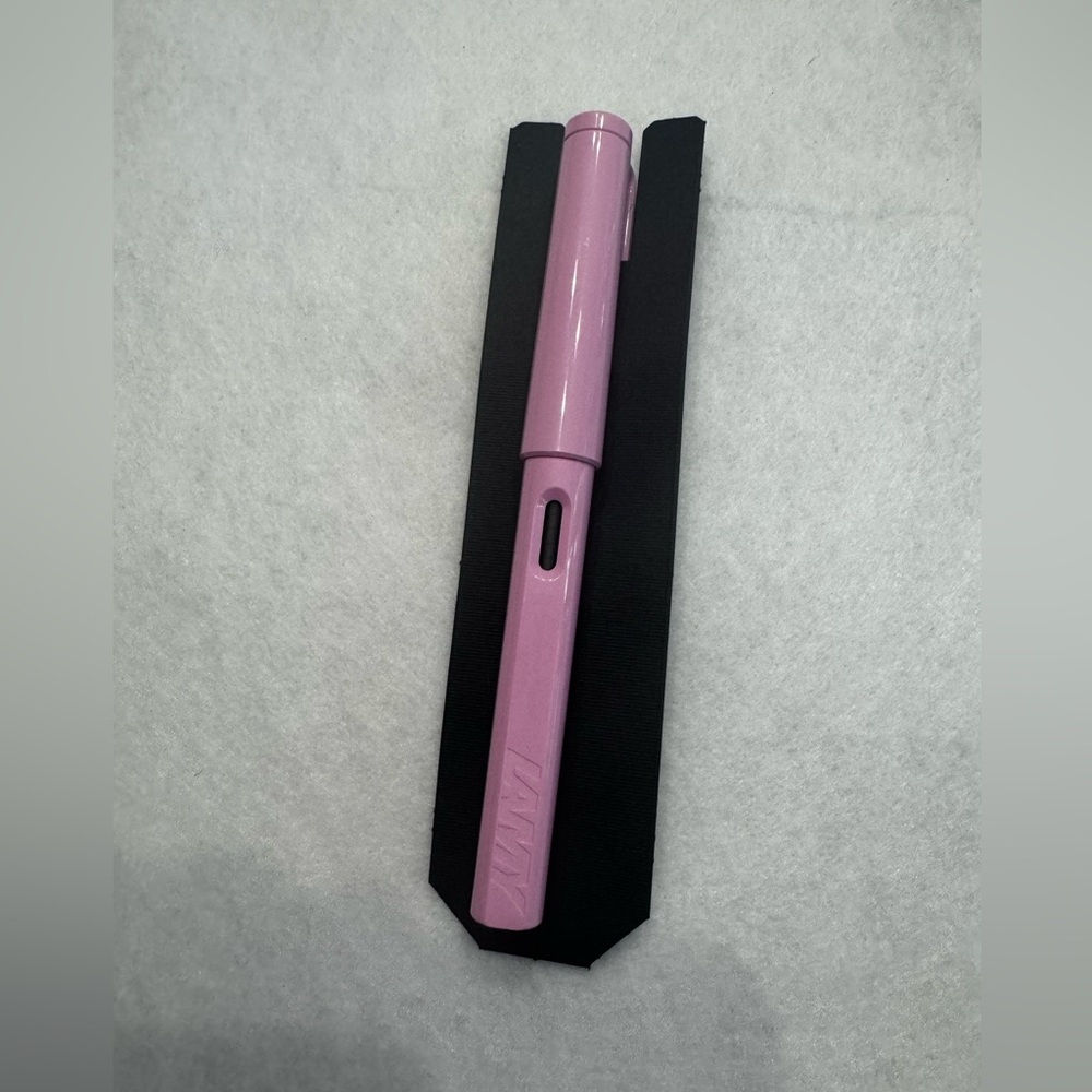 LAMY Safari Fountain Pen in Light Pink